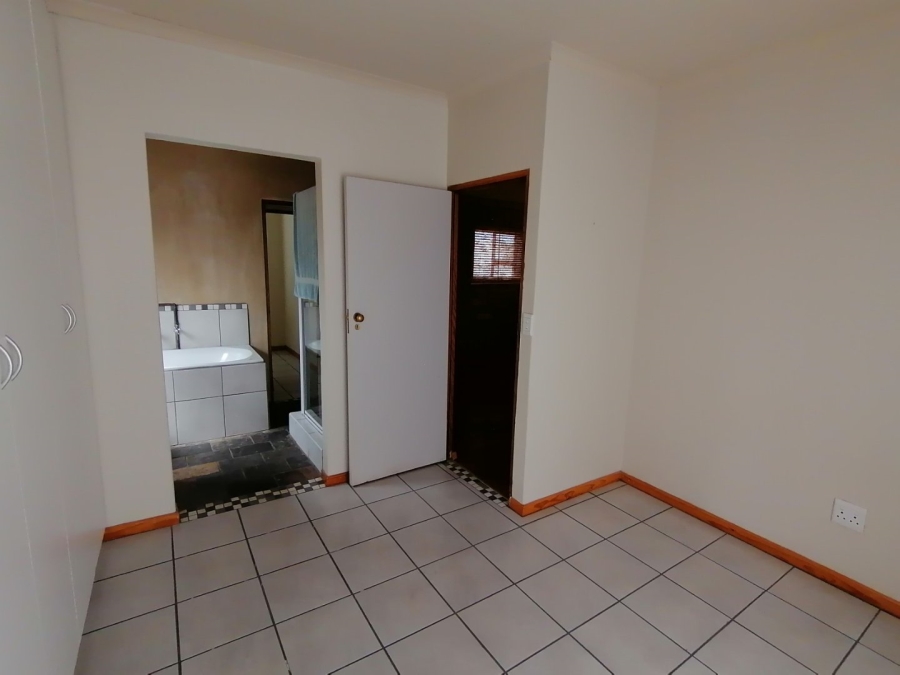 To Let 3 Bedroom Property for Rent in Country Club Western Cape